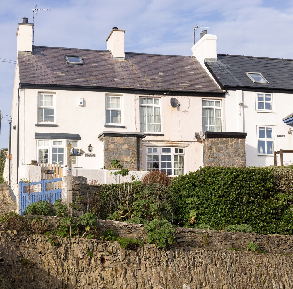 Old Post Office - carbon neutral hotel in Amlwch