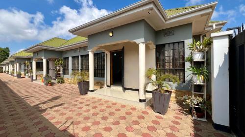 Medan Apartments — 4-Star Luxury Hotel in Arusha, Tanzania