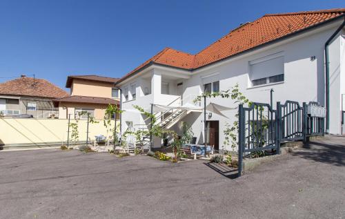 Déli Terasz C Apartman Free parking self check in anytime — 4-Star Luxury Hotel in Gyor, Hungary
