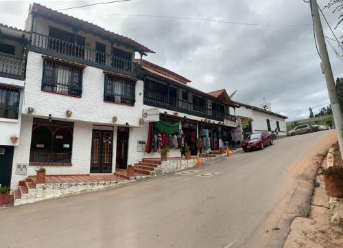 Hotel Lancers Pantano de Vargas