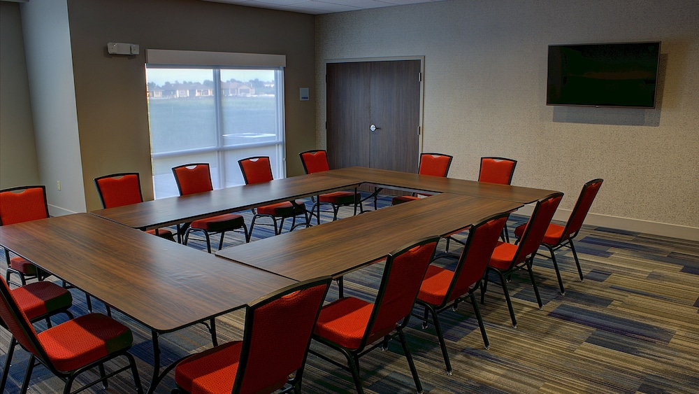 Holiday Inn Express & Suites Spencer by IHG - photo 32