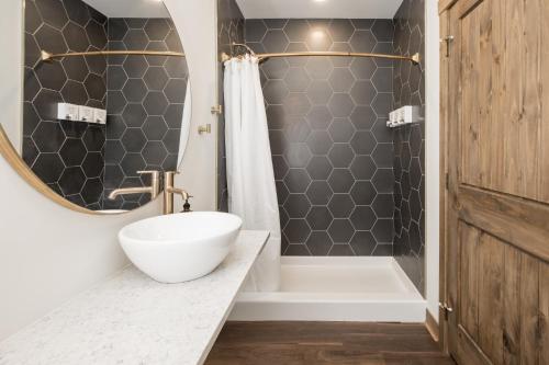 The Port of Prescott Boutique Hotel - photo 19