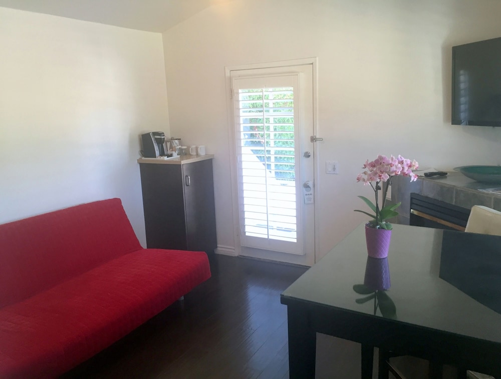 Malibu Country Inn - photo 22