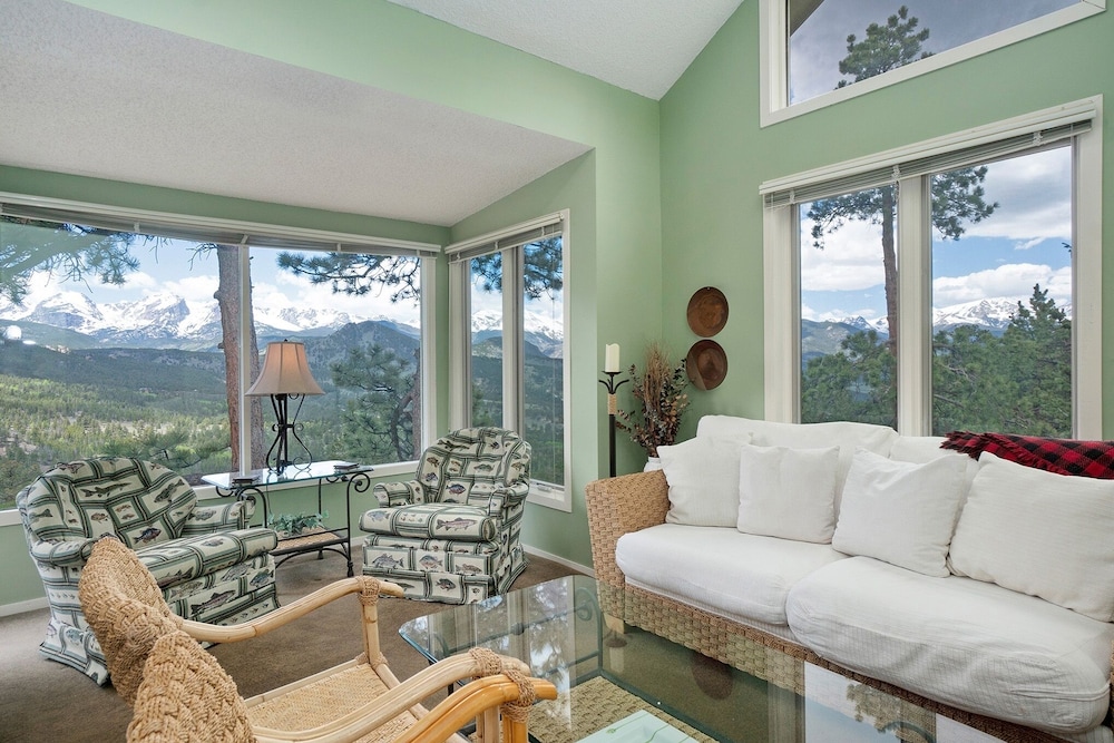 Deering Crest — 4-Star Luxury Hotel in Estes Park, United States