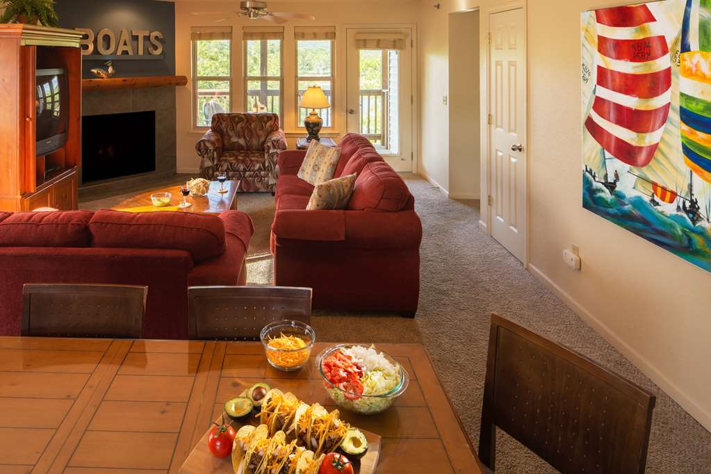 Branson Yacht Club - photo 12