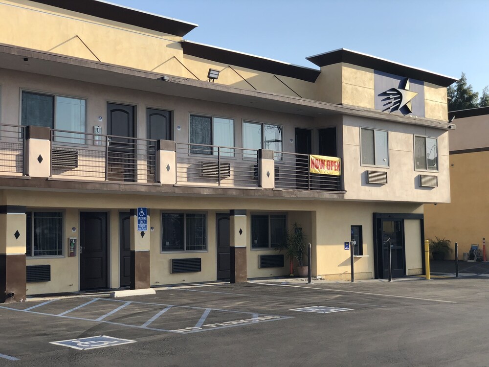 Starlight Inn South El Monte - photo 18