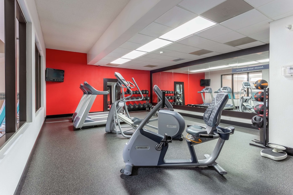 Hampton Inn Jefferson City at Capital Mall - photo 17