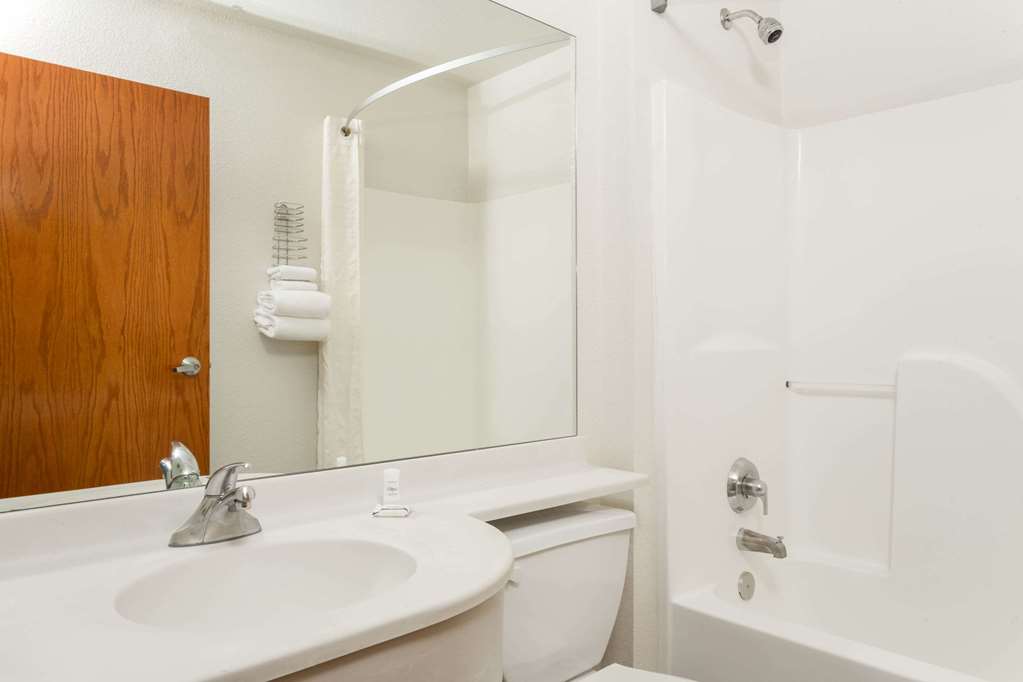 Microtel Inn & Suites by Wyndham Salt Lake City Airport - photo 8