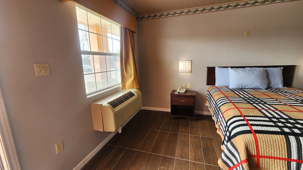 Benbrook Inn & Suites - photo 13
