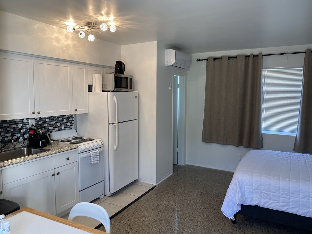 Tiana Beach Inn - photo 20