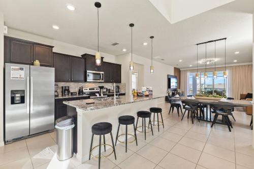 3787 Elegant 6BD Island Getaway Windsor Resort in Davenport, United States