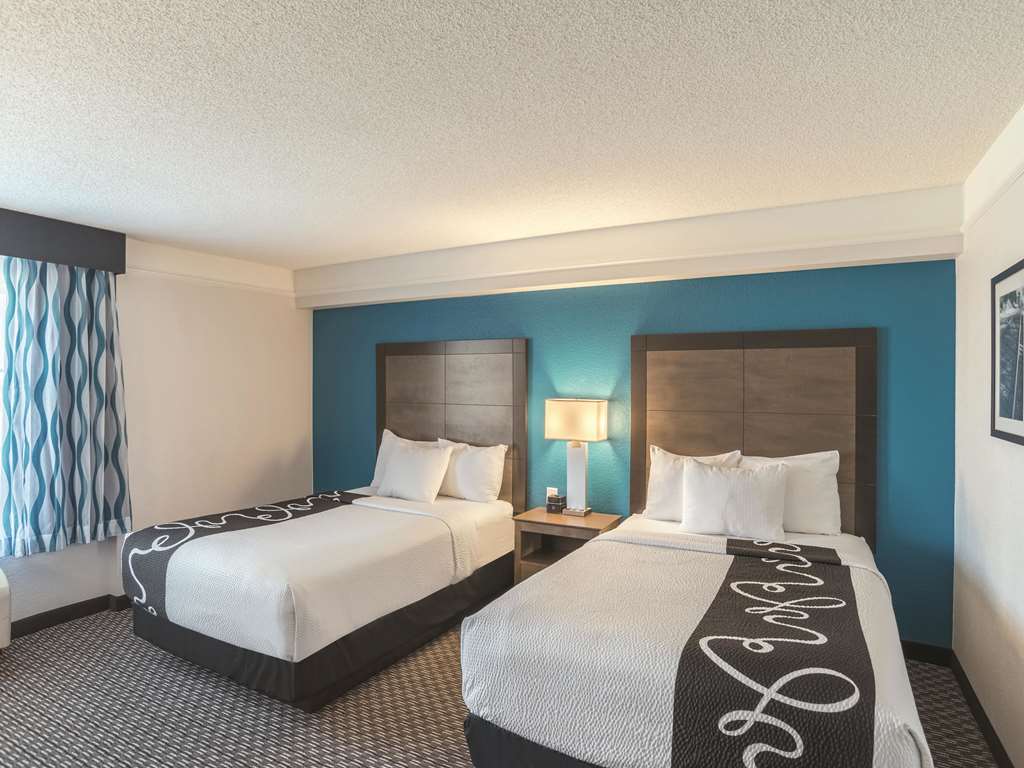 La Quinta Inn & Suites by Wyndham Phoenix Chandler - photo 22