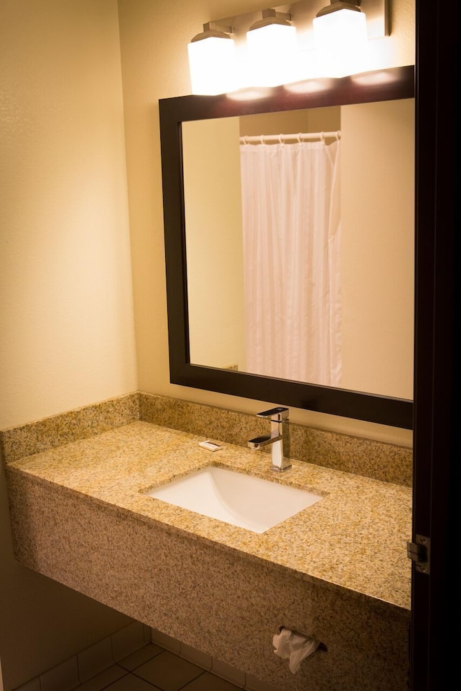 Regency Inn and Suites Anoka - photo 17