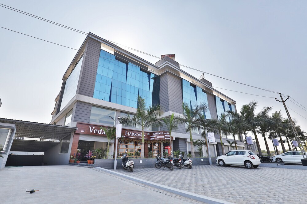 Hotel Landmark by Sky Stays - last minute hotel in Ahmedabad