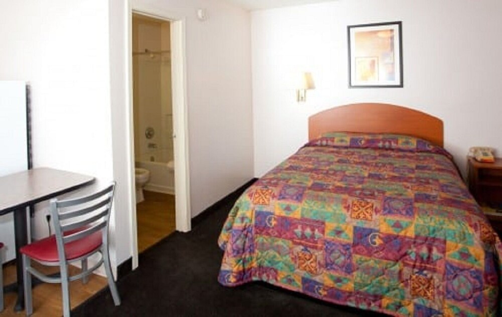 InTown Suites Extended Stay Nashville TN Hendersonville - photo 9