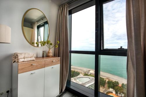 Ocean Breeze Retreat Honeymoon Apartment with Sea View in Porta Batumi Tower