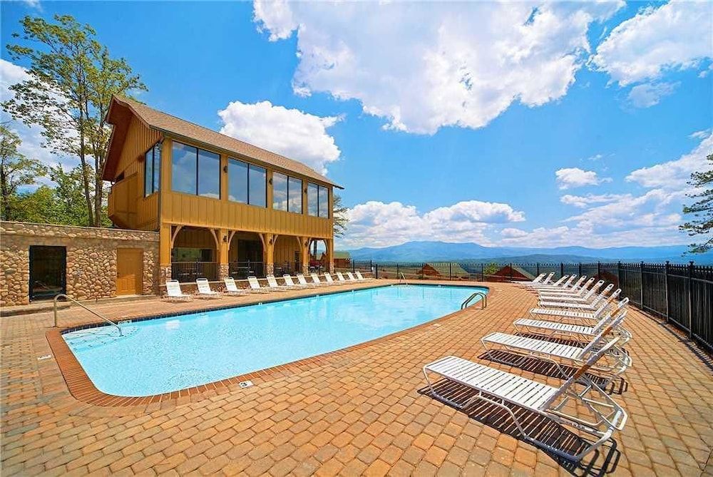 Edge Of Forever By Avada Properties — 4-Star Luxury Hotel in Sevierville, United States