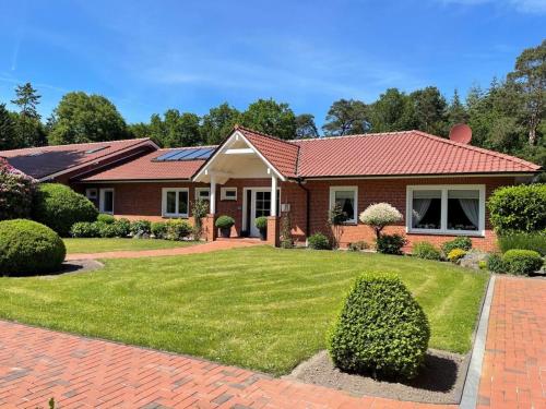 Ruhiges Landhaus am Wald mit Garten — 4-Star Luxury Hotel in Aurich, Germany