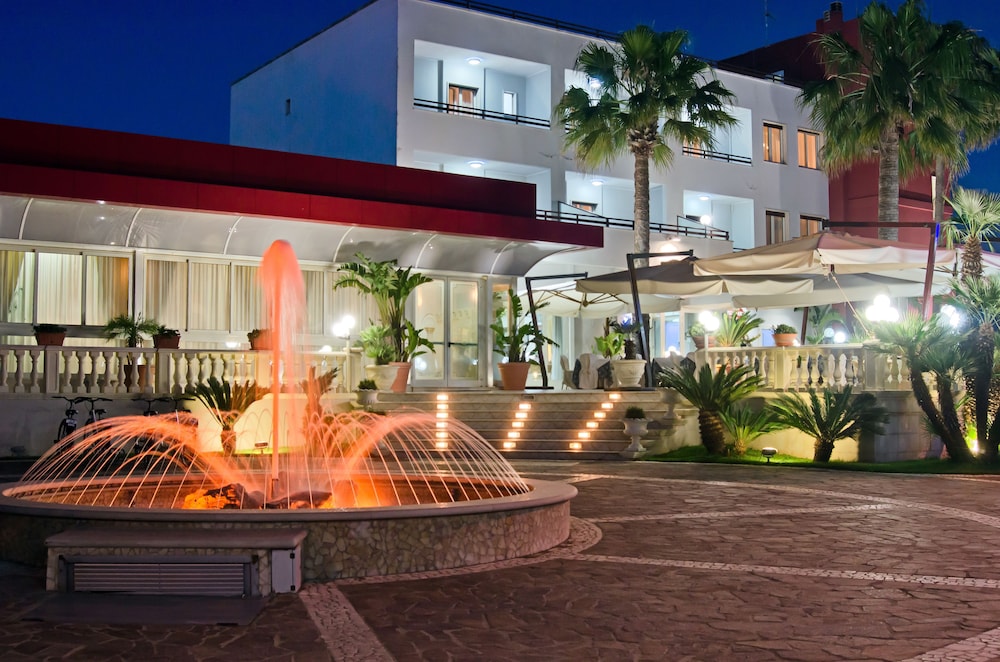 Hotel Mediterraneo — hotel in Porto Cesareo
