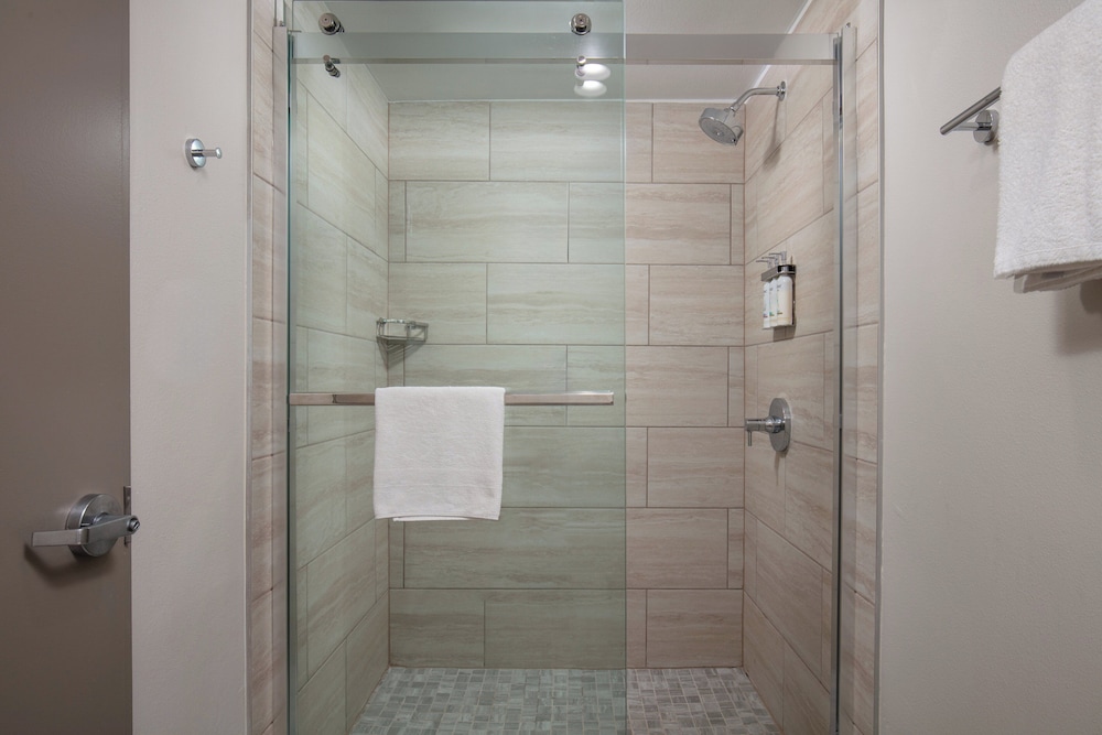 Holiday Inn Express Hotel & Suites Ventura by IHG - photo 20