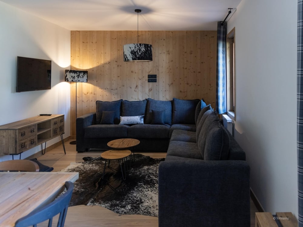 Spacious Apartment in Chantemerle Resort — hotel in Saint-Chaffrey