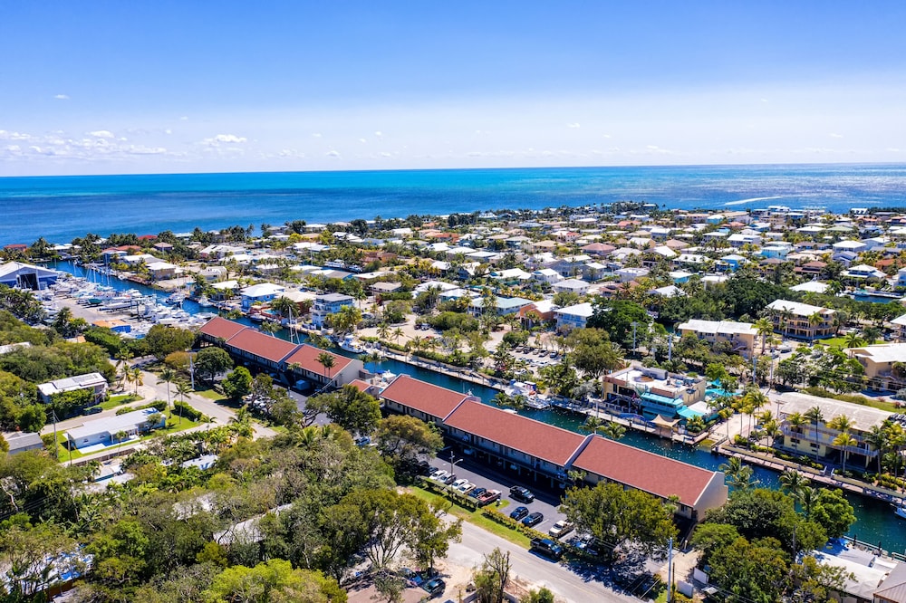 Waterside Suites & Marina - photo 47