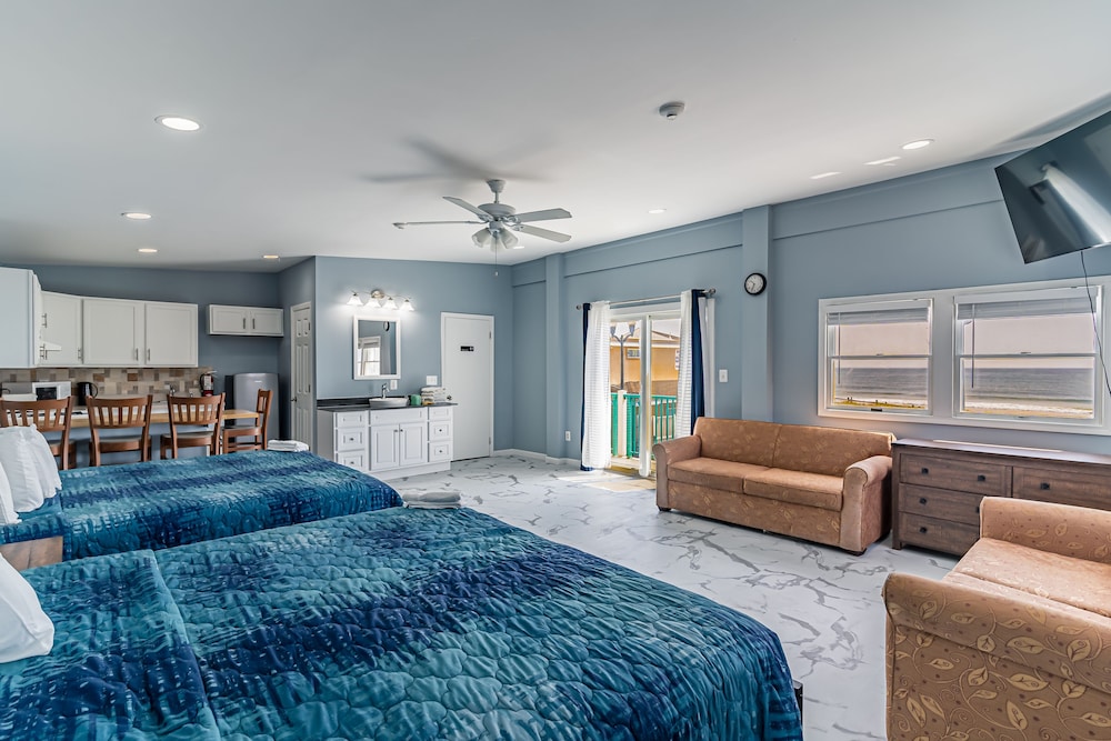 Boardwalk Sand & Surf Inn Oceanfront - photo 43