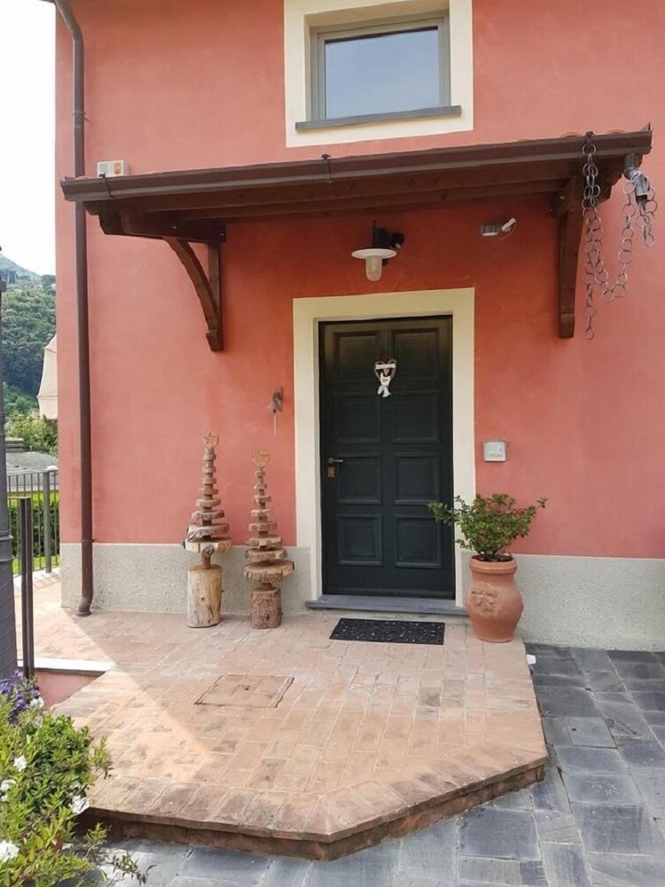 Affittacamere La Collina Degli Ulivi — 4-Star Luxury Hotel in La Spezia, Italy