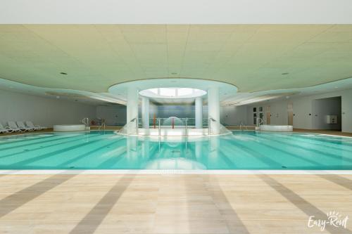 Pinea Blue 113 tuż przy plaży z widokiem na morze parkingiem i WiFi w cenie pobytu Easy Rent Apartments — 4-Star Luxury Hotel in Pobierowo, Poland