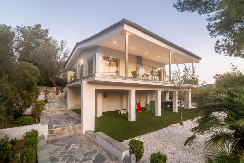 Jasmin House Sea view In town — 4-Star Luxury Hotel in Skala Oropou, Greece