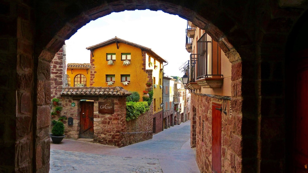 Cal Crispí - carbon neutral hotel in Prades