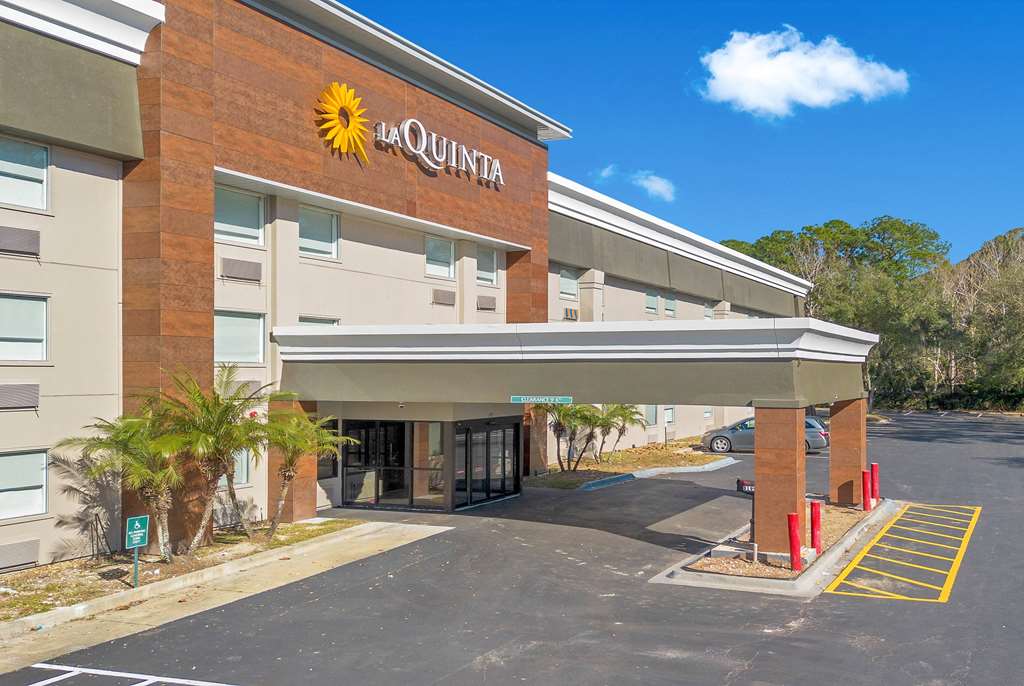 La Quinta Inn & Suites by Wyndham Jacksonville Mandarin - photo 3