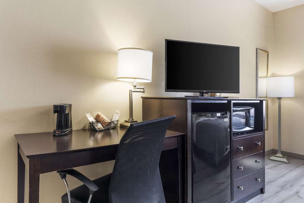Quality Inn & Suites Wichita Falls I 44 - photo 8