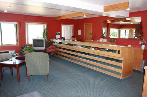 Western Royal Inn - photo 11
