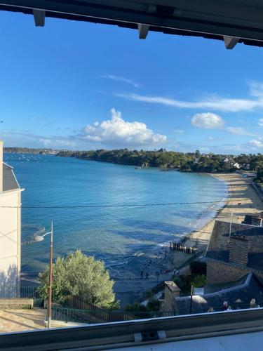 T2 T3 Vue Exceptionnelle Centre Ville de Dinard in Dinard, France