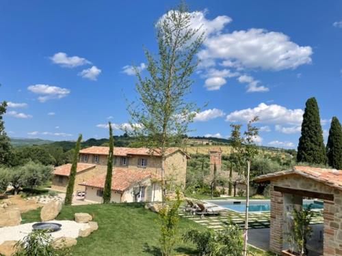 Villa la Madonna with pool and padelcourt — 4-Star Luxury Hotel in Magione, Italy