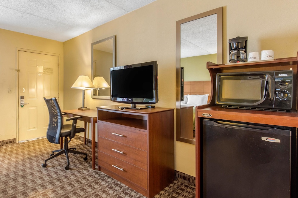 Quality Inn Lebanon - photo 40