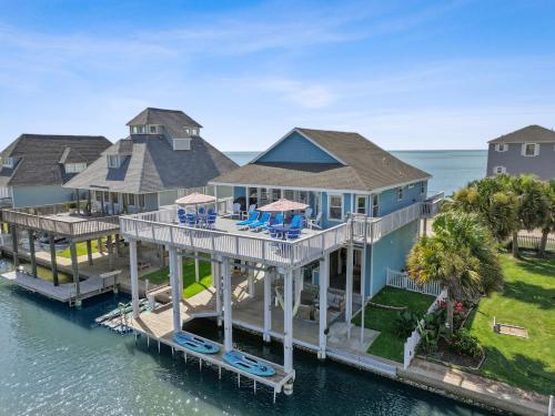 Fun Fish Crab Birds Beach & incredible Sunsets — 4-Star Luxury Hotel in Galveston, United States