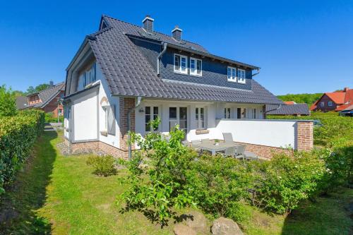 Gutshofhauser Sellin Haushalfte 2 — Ostseebad Sellin