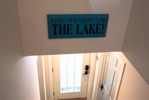 Beach View Cottage On the Lake — 4-Star Luxury Hotel in Holland, United States