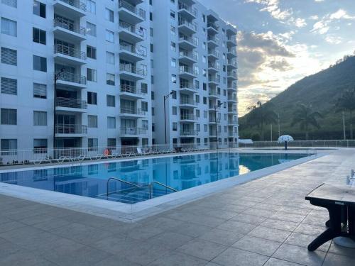 Disfruta de la comodidad y la mejor vista — 4-Star Luxury Hotel in Girardot City, Colombia