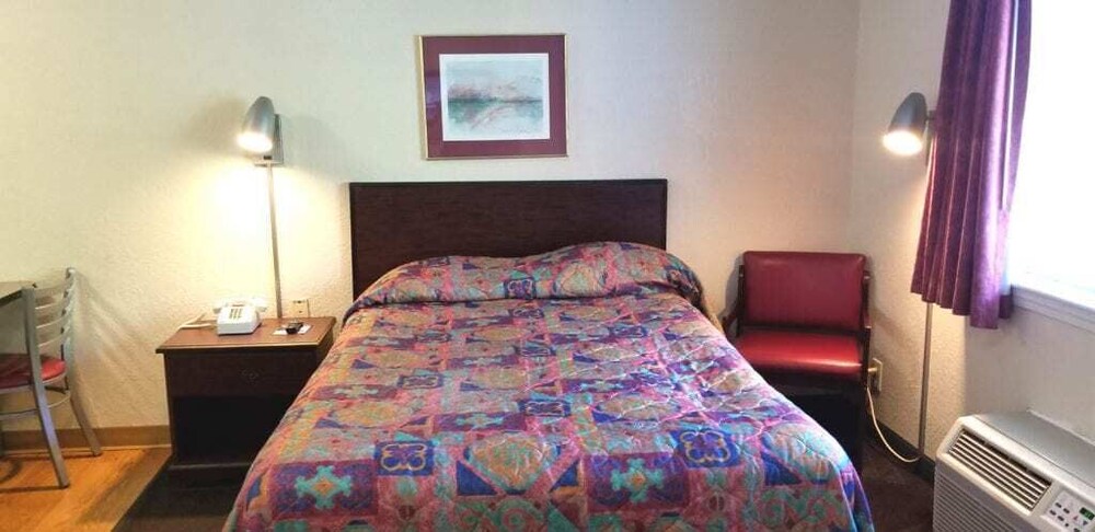 InTown Suites Extended Stay Jacksonville FL Beach Blvd - photo 3