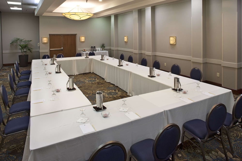 DoubleTree by Hilton Murfreesboro - photo 53