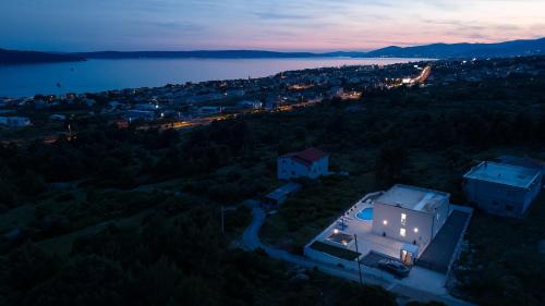 Family friendly house with a swimming pool Kastel Sucurac Kastela 21678 — 4-Star Luxury Hotel in Kastel Sucurac, Croatia