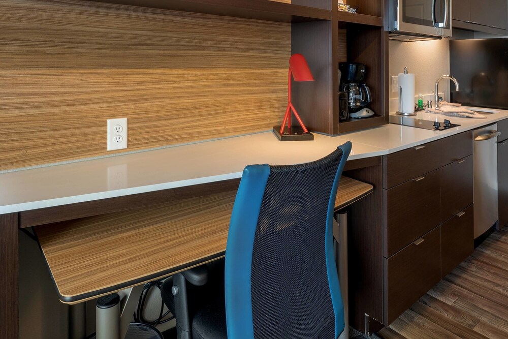 TownePlace Suites by Marriott Milwaukee Oak Creek - photo 9