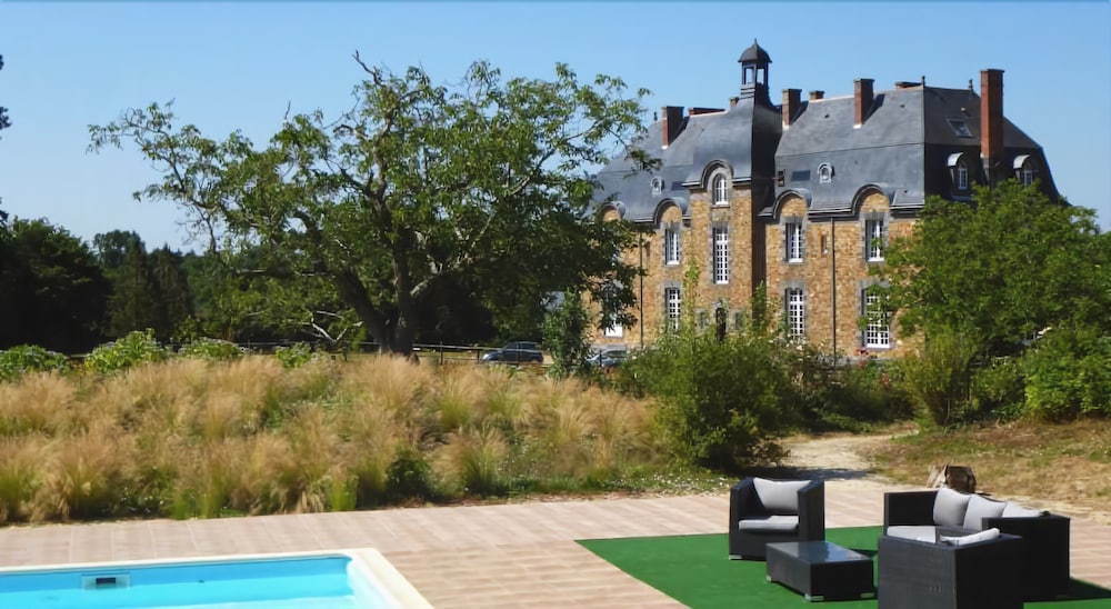 Manoir Du Perray pet-friendly hotel Saint-Mars-Du-Desert