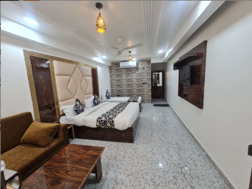 Hotel Vrindavan Palace - carbon neutral hotel in Aligarh