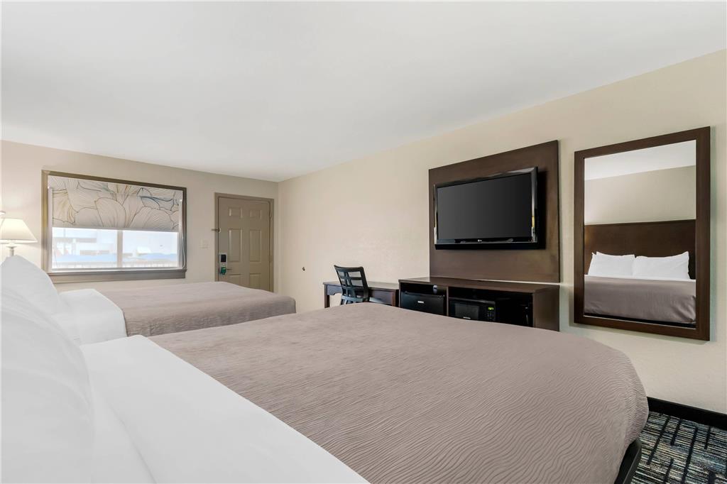 Quality Inn & Suites I 10 near Fiesta Texas - photo 12