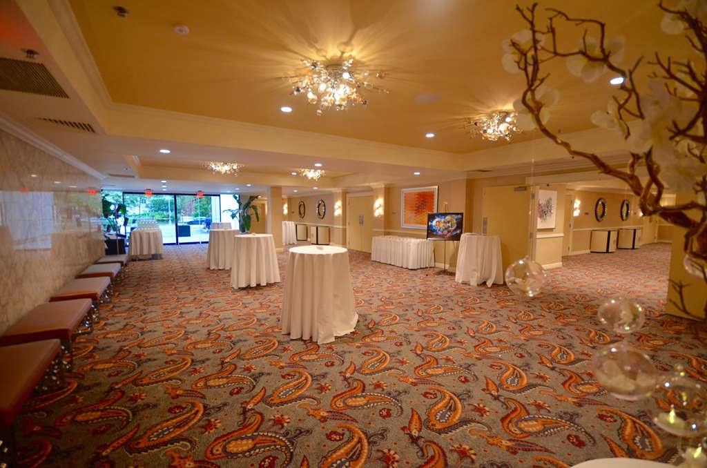 Washington Plaza Hotel - photo 42