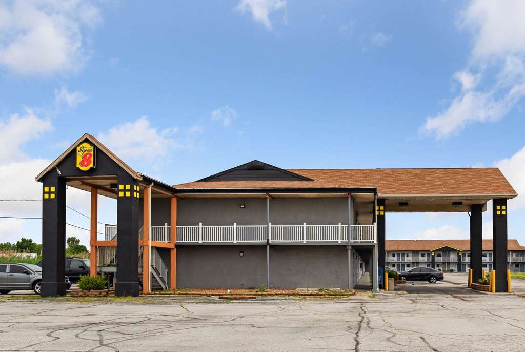 Super 8 by Wyndham Millbury Toledo - photo 3